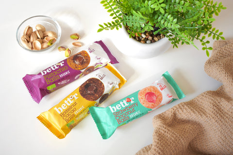 Ekoloģiskas augļu bumbiņas ar pistāciju pildījumu