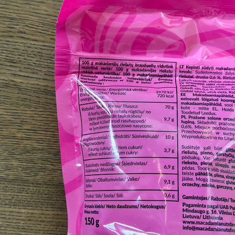 Iegriezti grauzdēti sālīti makadāmijas rieksti